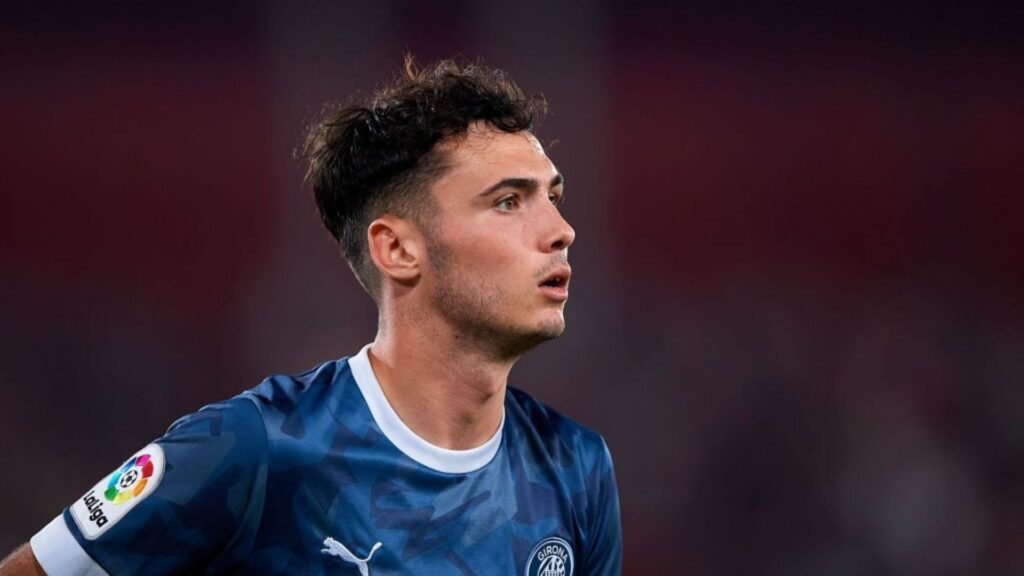 Young Spanish right-back duo on Barcelona radar – report