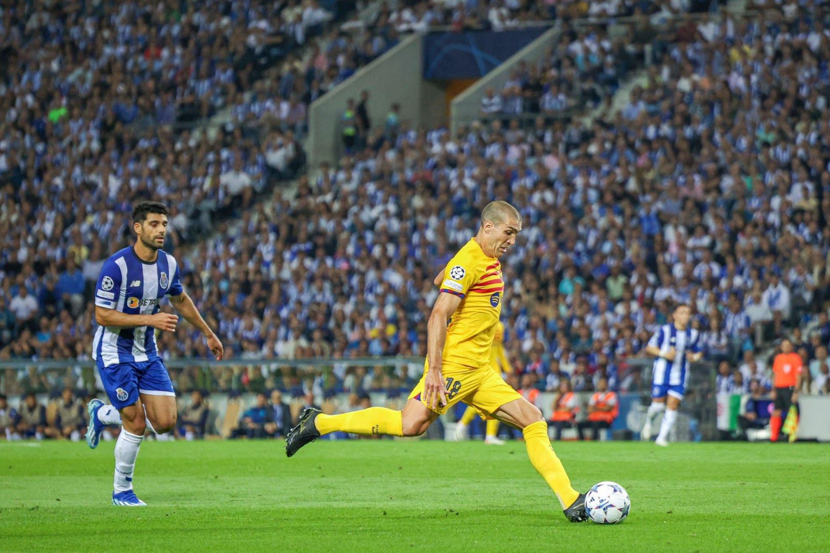 Barcelona midfielder Oriol Romeu