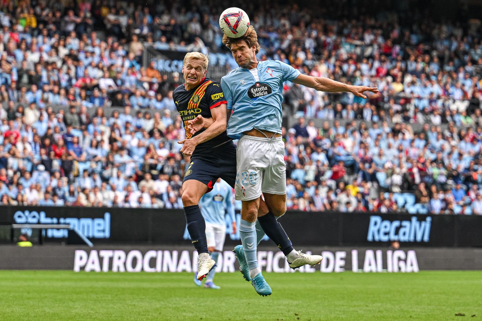 VIGO, SPAIN - SEPTEMBER 29: Marcos Alonso of RC Celta de Vigo and Donny van de Beek of Girona FC in action during the LaLiga match between RC Celta de Vigo and Girona FC at Estadio Balaidos on September 29, 2024 in Vigo, Spain.