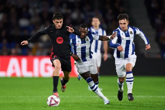 SAN SEBASTIAN, SPAIN - NOVEMBER 10: Sheraldo Becker of Real Sociedad duels for the ball with Pedro 'Pedri' Gonzalez of FC Barcelona during the LaLiga match between Real Sociedad and FC Barcelona at Reale Arena on November 10, 2024 in San Sebastian, Spain.