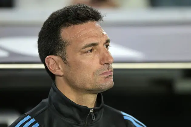 BUENOS AIRES, ARGENTINA - MARCH 25: Lionel Scaloni, Head Coach of Argentina looks on prior to the South of American FIFA World Cup 2026 Qualifier between Argentina and Brazil at Estadio Más Monumental Antonio Vespucio Liberti on March 25, 2025 in Buenos Aires, Argentina.