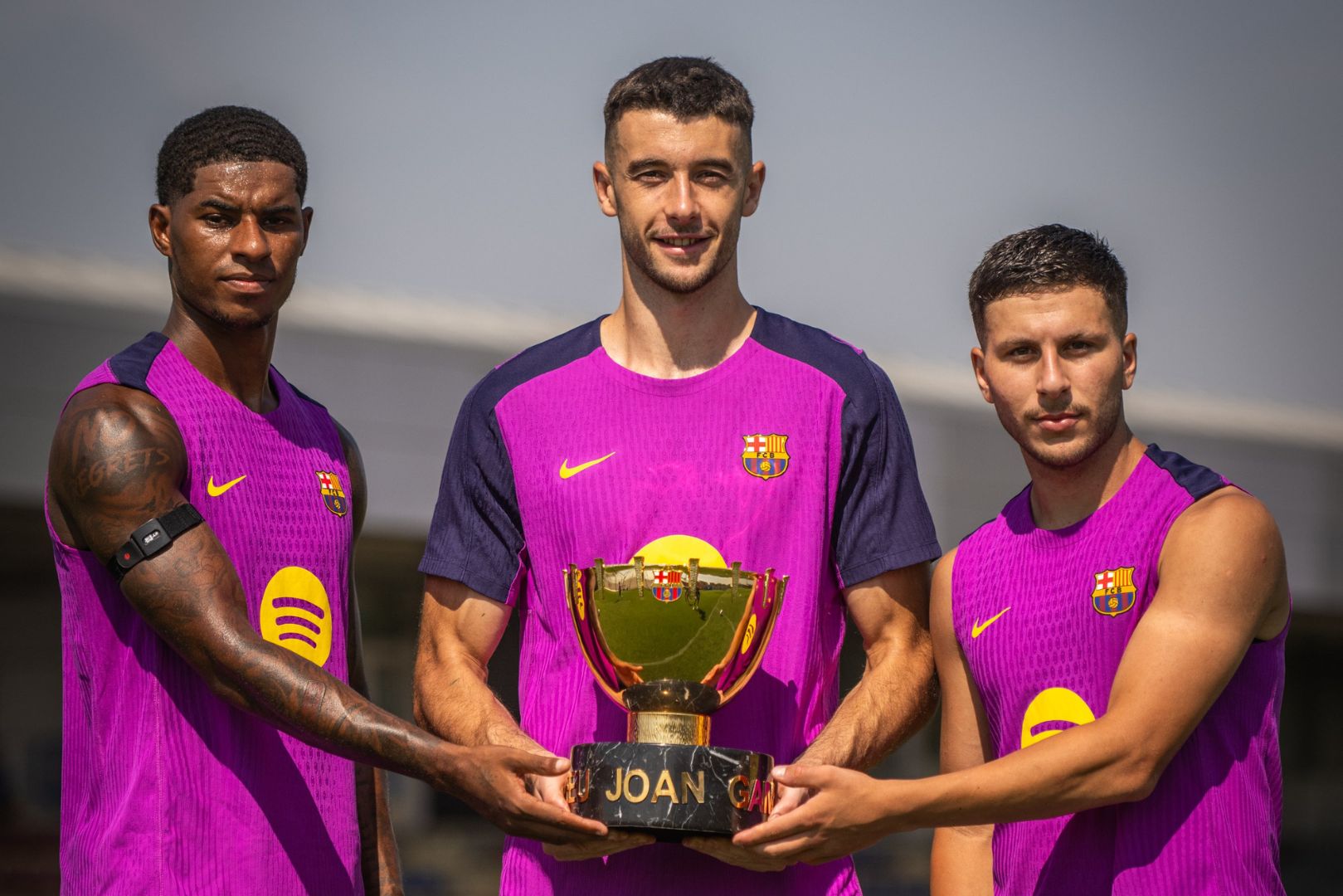 Barcelona Summer Signings Joan Garcia, Marcus Rashford and Roony Bardghji Posing with the 2025 Joan Gamper Trophy.