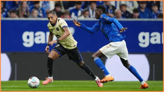 Raphinha of FC Barcelona runs with the ball as he is closed down by Rahim Alhassane of Real Oviedo during the LaLiga EA Sports match between Real Oviedo and FC Barcelona at Carlos Tartiere.