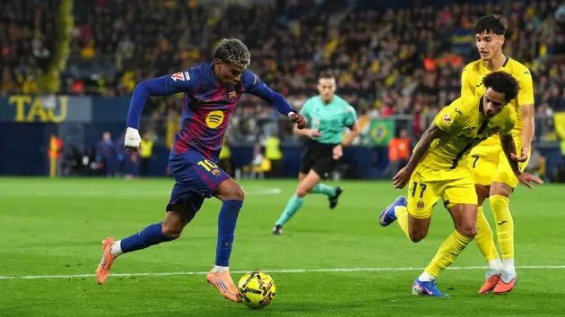 VILLARREAL, SPAIN - DECEMBER 21: Lamine Yamal of FC Barcelona runs with the ball whilst under pressure from Tajon Buchanan of Villarreal CF during the LaLiga EA Sports match between Villarreal CF and FC Barcelona at Estadio de la Ceramica on December 21, 2025 in Villarreal, Spain.