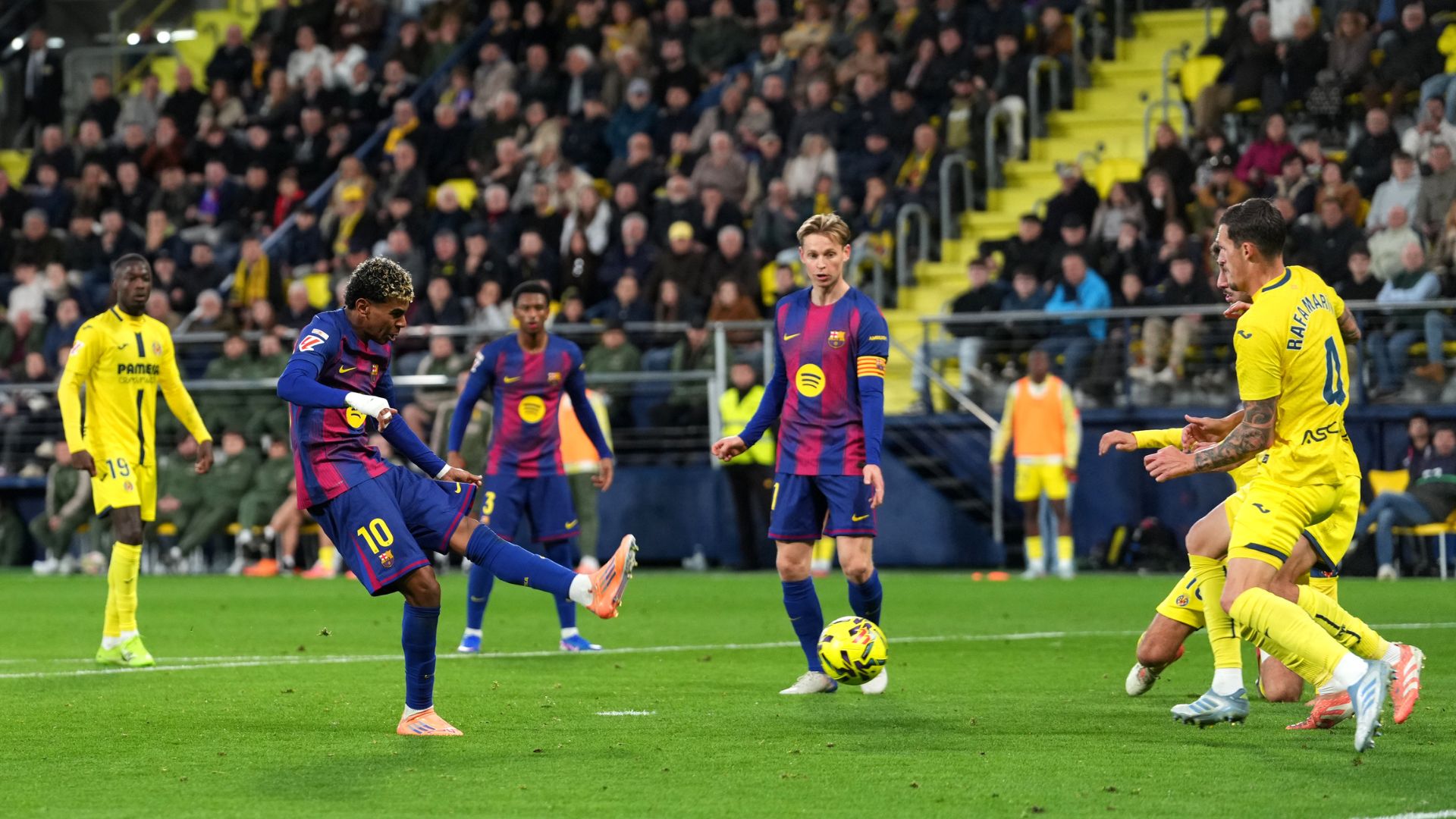VILLARREAL, SPAIN - DECEMBER 21: Lamine Yamal of FC Barcelona scores his team's second goal during the LaLiga EA Sports match between Villarreal CF and FC Barcelona at Estadio de la Ceramica on December 21, 2025 in Villarreal, Spain.