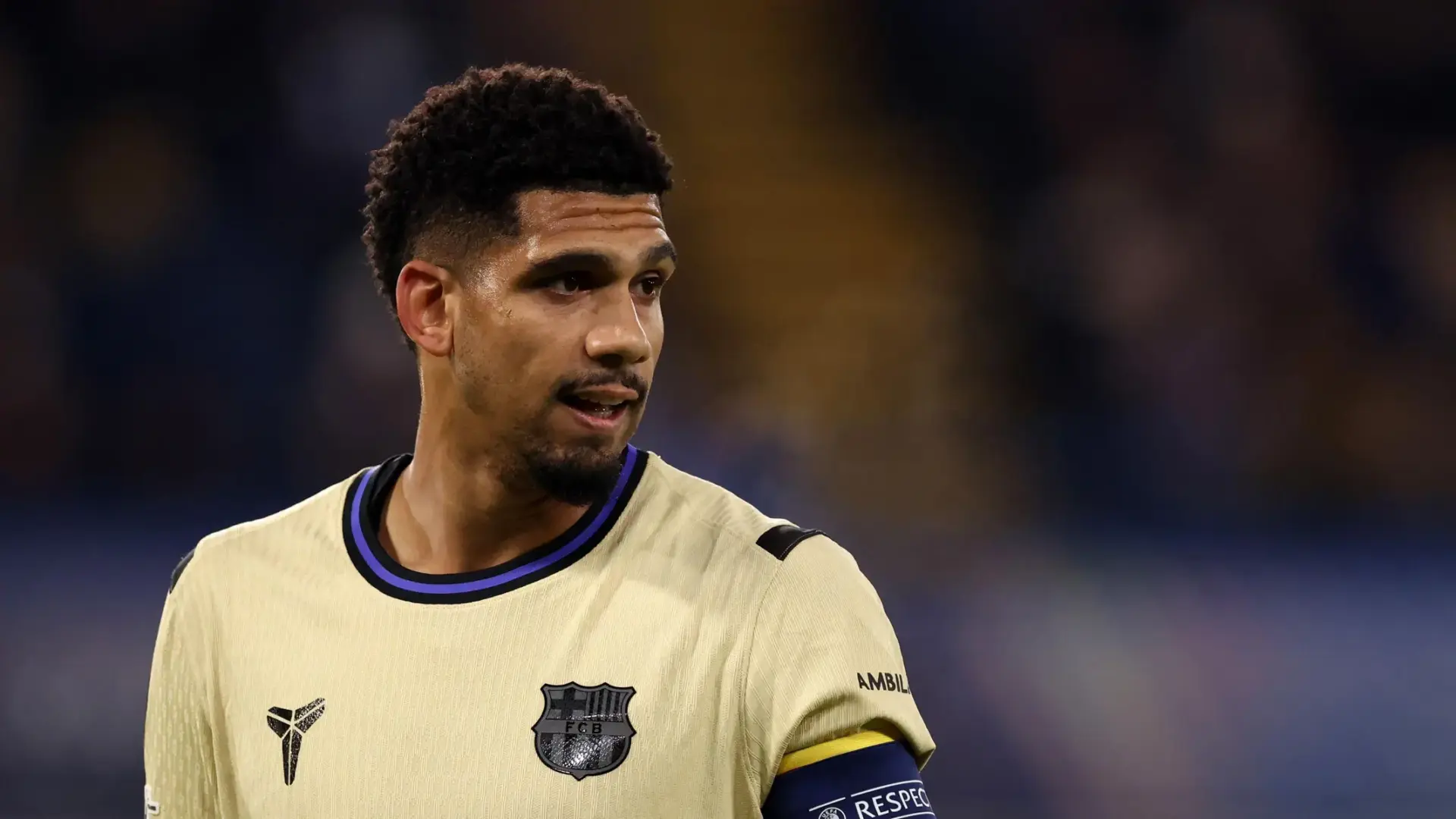Ronald Araujo wearing Barcelona jersey during a match.