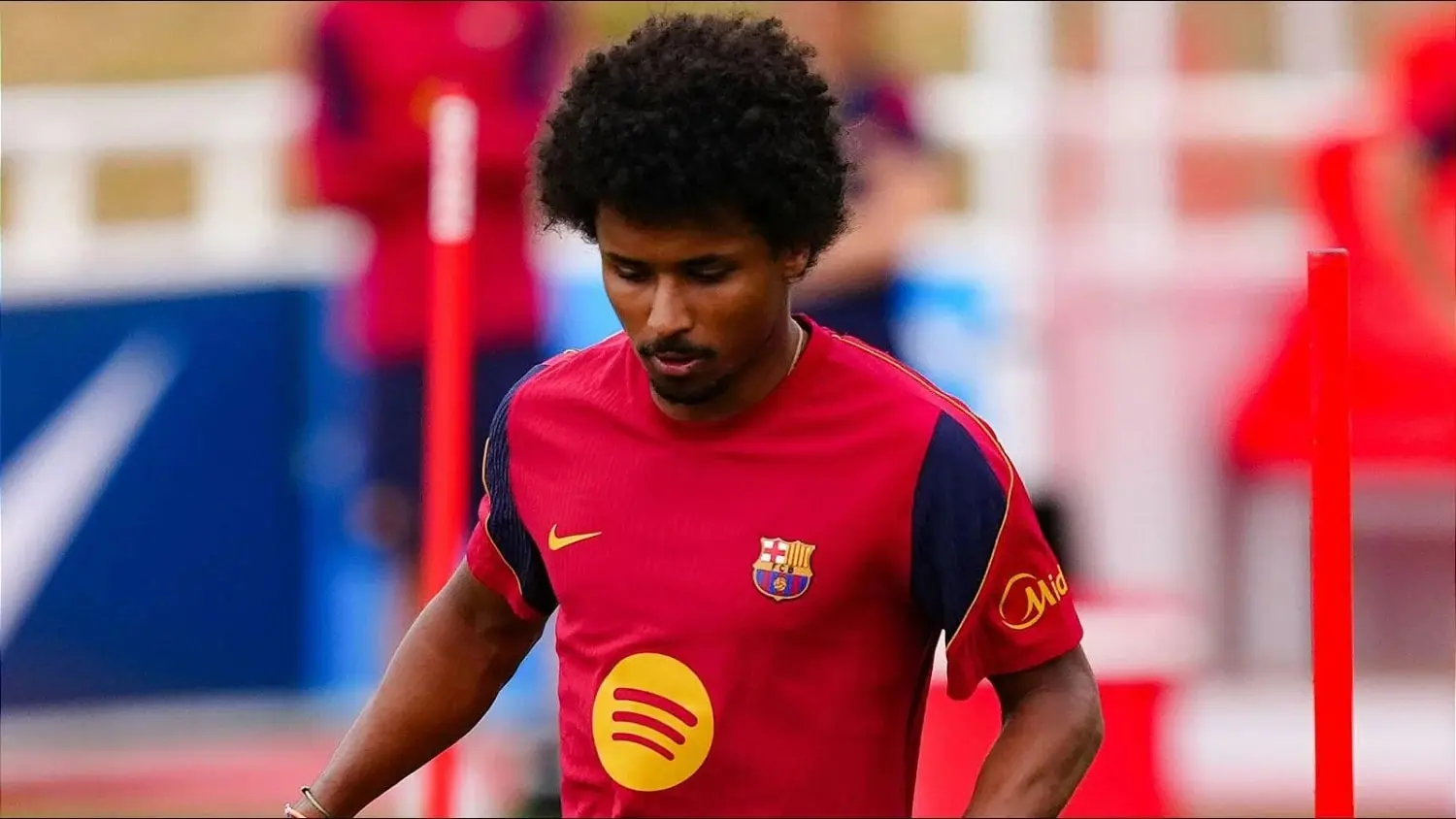 Karim Adeyemi wearing an FC Barcelona training kit during a practice session